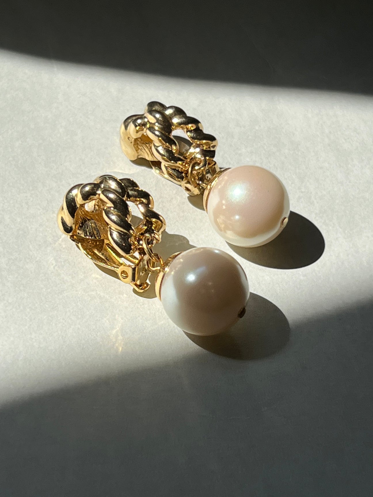 CONSTANTINA VINTAGE - VINTAGE GIVENCHY PEARL & GOLD PLATED CLIP ON EARRINGS